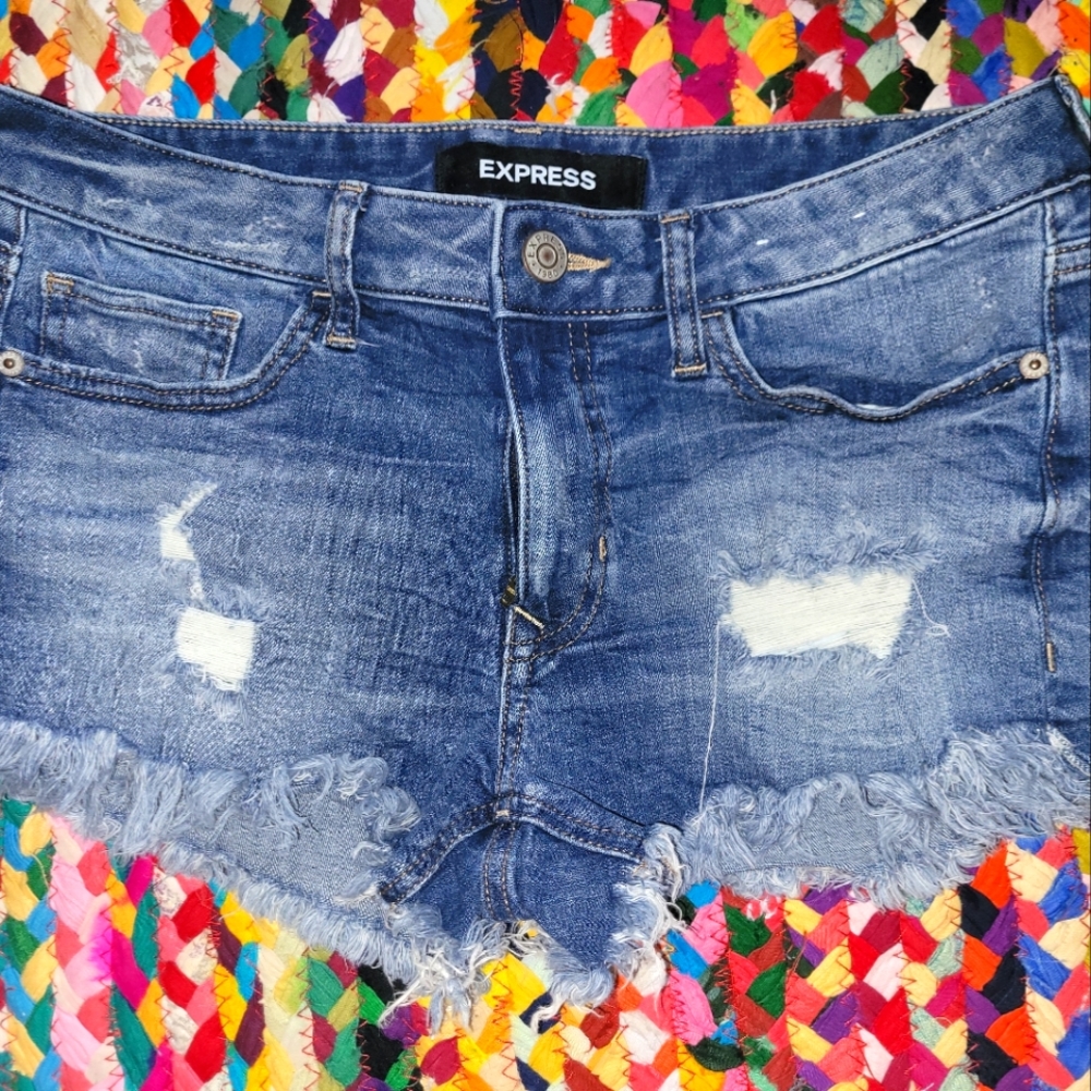 Express relaxed low rise shortie sz 6